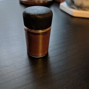 Mac Pigment in Blue Brown